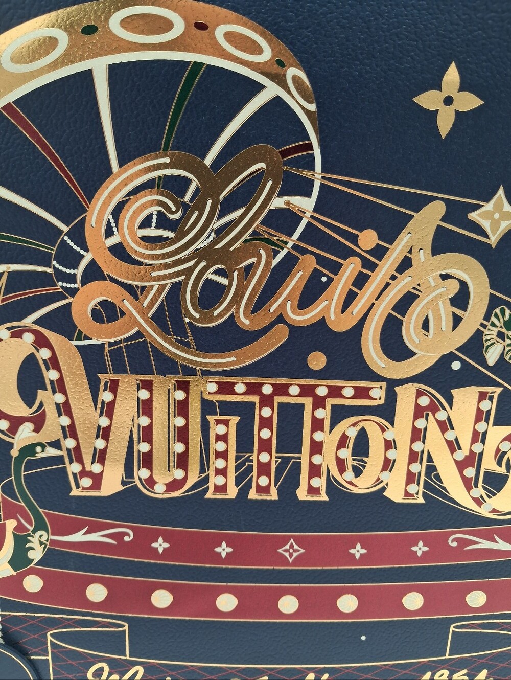 LOUIS VUITTON Joyeuses Fêtes Holiday Carousel Gift Bag & Tag - Picture 5 of 14